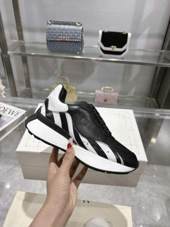 Picture of Alexander McQueen Shoes _SKUAlexanderMcQueensz35-45mnq0213256